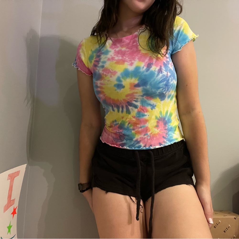 new with tags rainbow tie dyed short sleeve with lettuce leaf edging on the hems